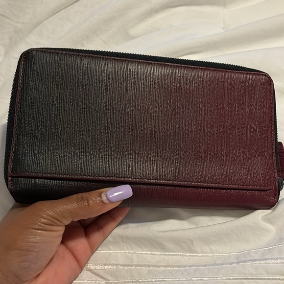 Tumi Ombré Leather Travel Wallet - Picture 2 of 7